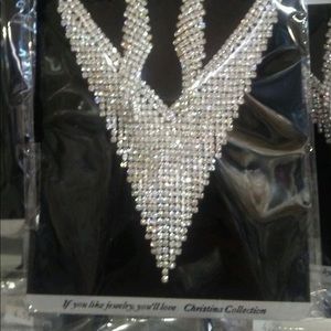 Brand new necklace set